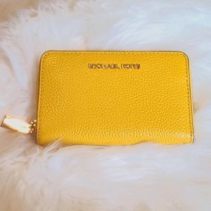 Michael Kors Jet Set Zip Around Card Case